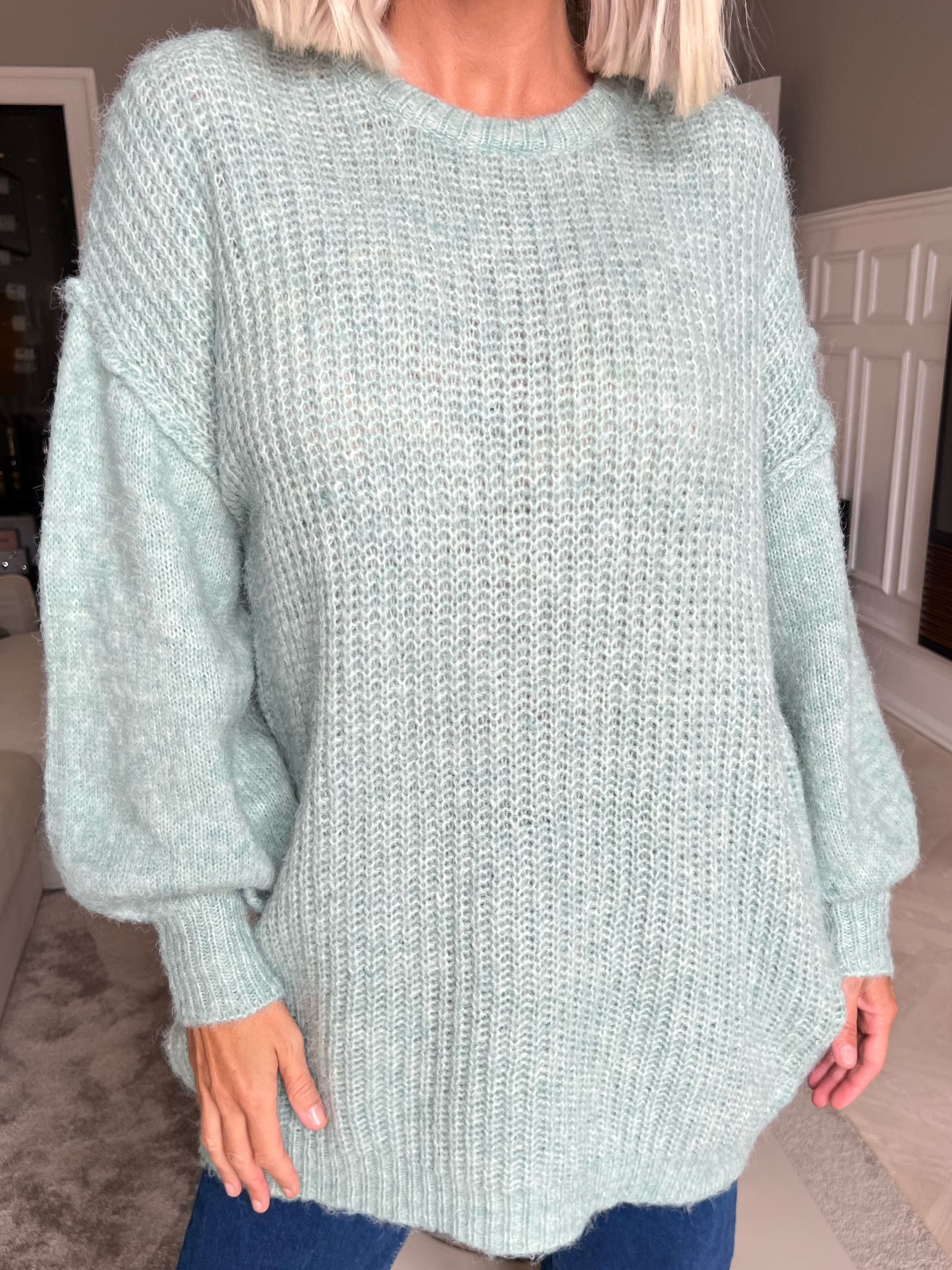 Leana - Lång mjuk stickad blus med ballongärmar